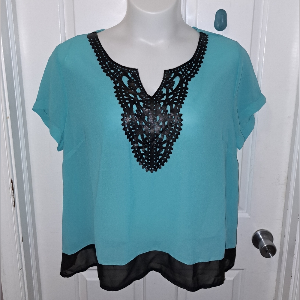 COC Teal A-Line Short Sleeve Blouse w. Faux Leather design Sz 3X